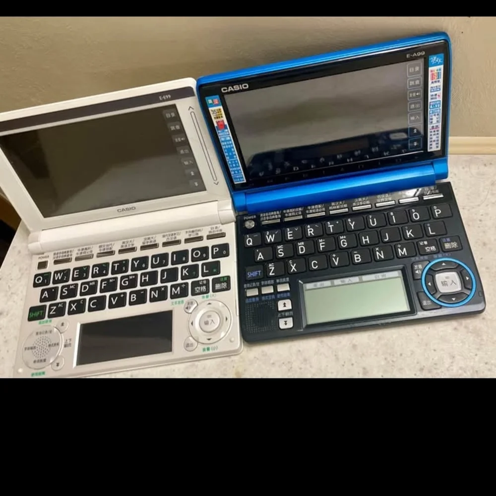 Casio Electronic Dictionaries in White and Blue.E-A99 - E-E99